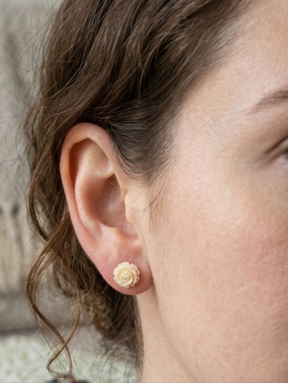 14K Gold Vintage Cream Rose Stud Earrings - Women Jewelry - Picture 4 of 4
